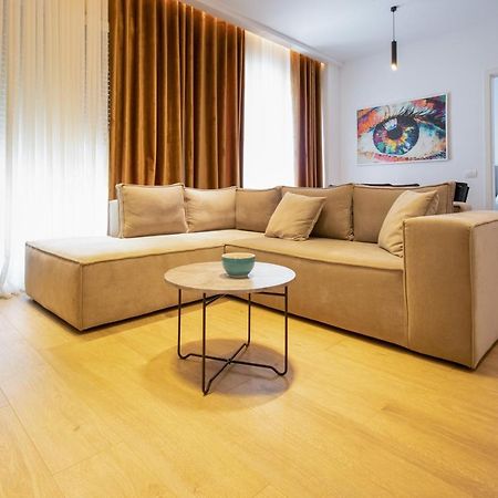 Luxury Rooftop 23 Bed & Breakfast ติรานา ภายนอก รูปภาพ