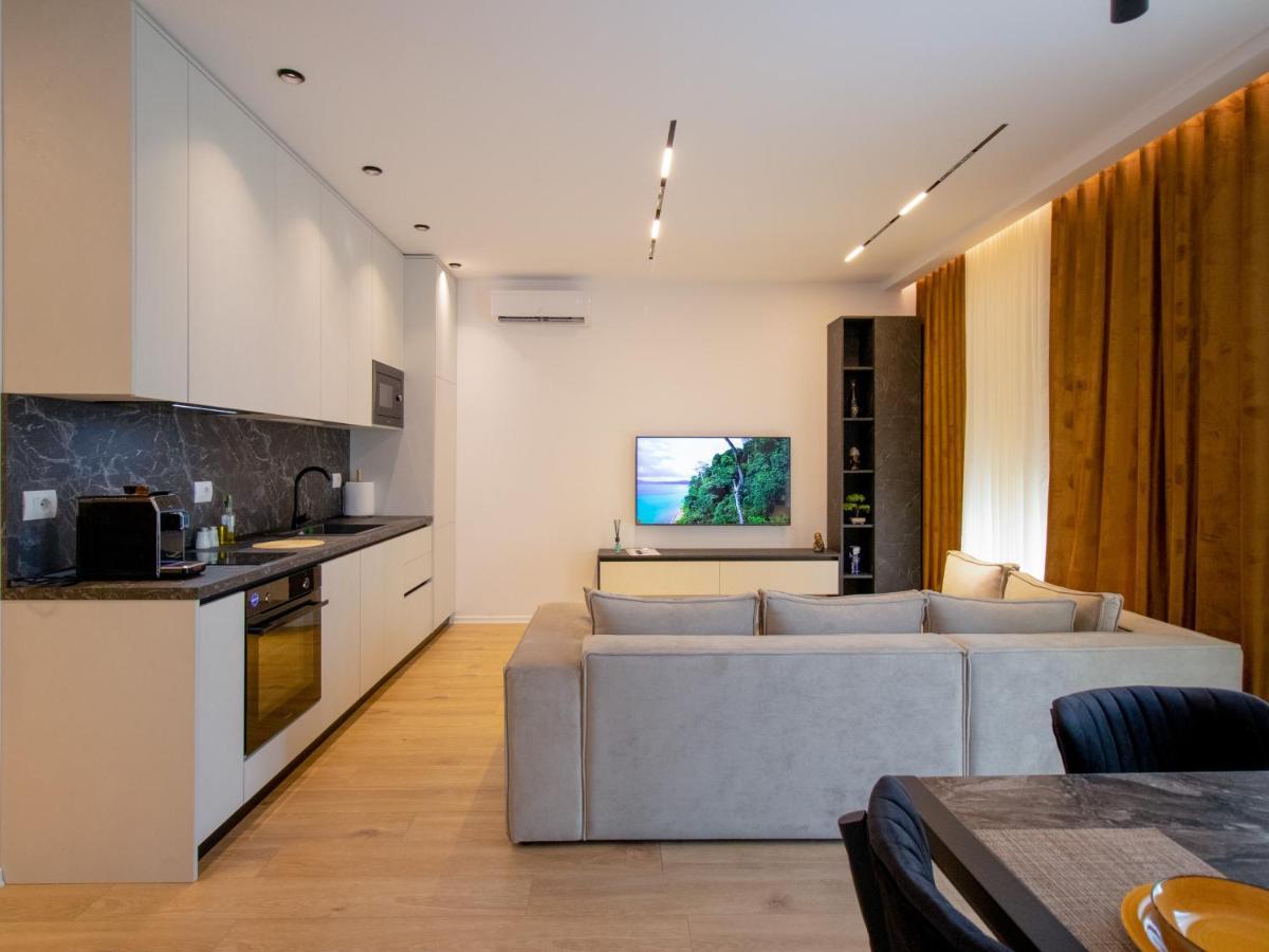 Luxury Rooftop 23 Bed & Breakfast ติรานา ภายนอก รูปภาพ