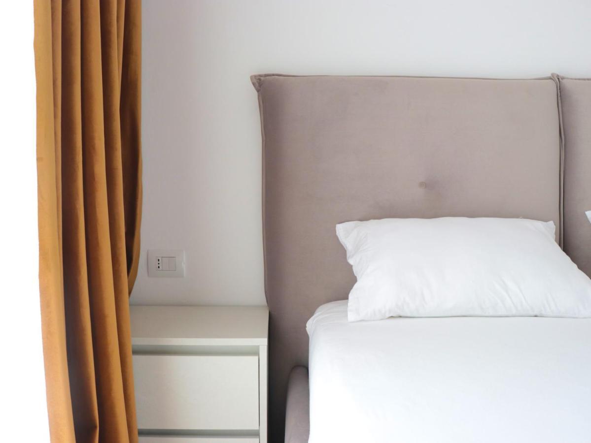 Luxury Rooftop 23 Bed & Breakfast ติรานา ภายนอก รูปภาพ