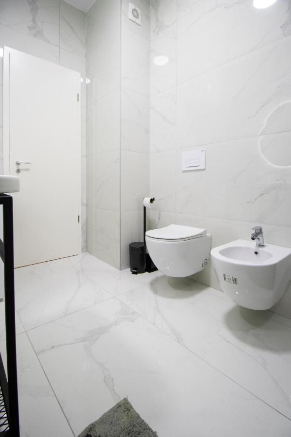 Luxury Rooftop 23 Bed & Breakfast ติรานา ภายนอก รูปภาพ