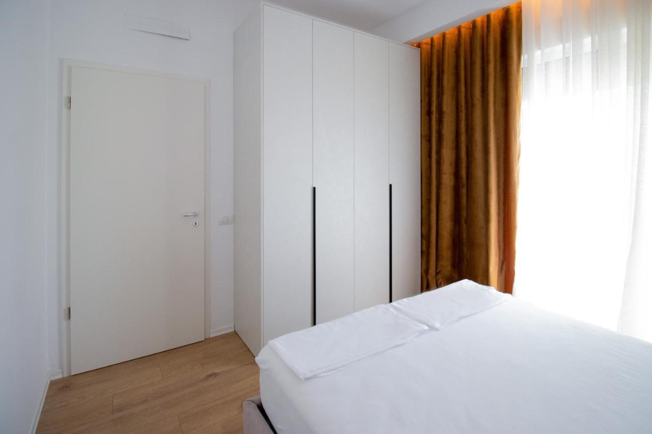 Luxury Rooftop 23 Bed & Breakfast ติรานา ภายนอก รูปภาพ