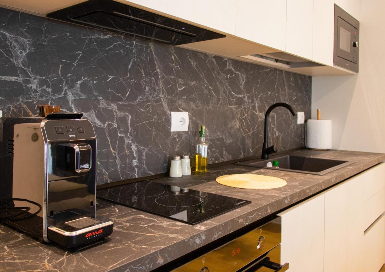 Luxury Rooftop 23 Bed & Breakfast ติรานา ภายนอก รูปภาพ