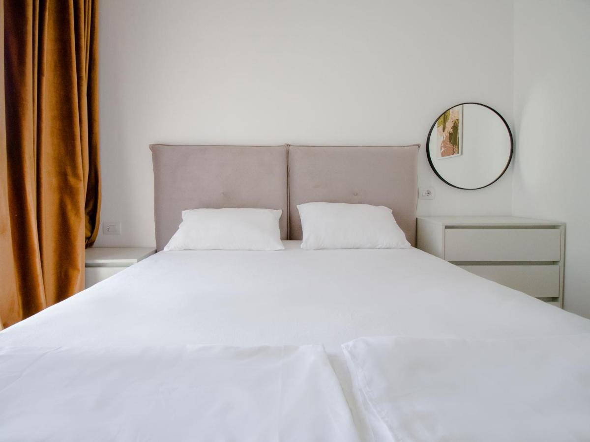 Luxury Rooftop 23 Bed & Breakfast ติรานา ภายนอก รูปภาพ
