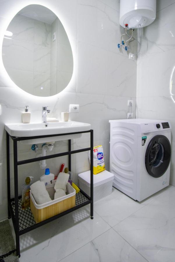 Luxury Rooftop 23 Bed & Breakfast ติรานา ภายนอก รูปภาพ