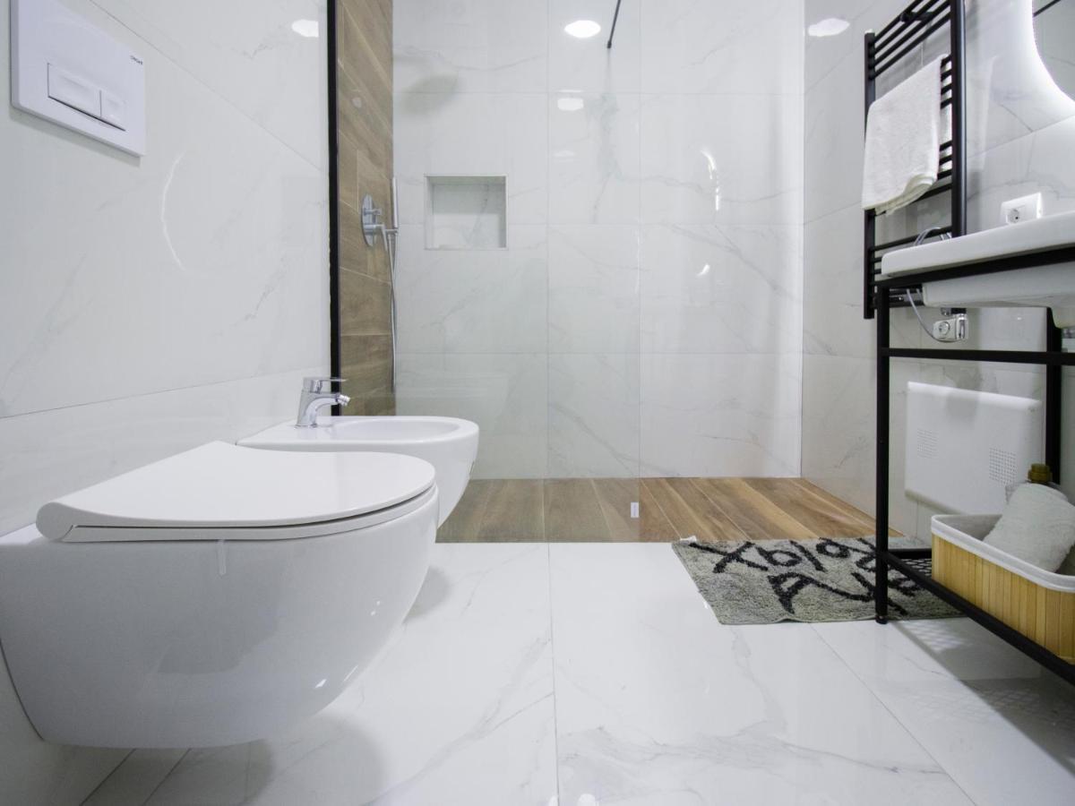 Luxury Rooftop 23 Bed & Breakfast ติรานา ภายนอก รูปภาพ