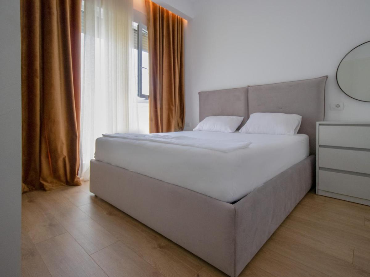 Luxury Rooftop 23 Bed & Breakfast ติรานา ภายนอก รูปภาพ