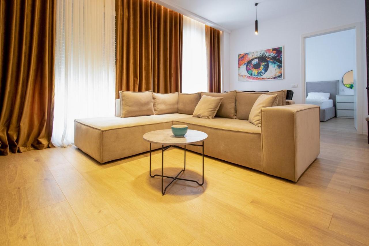 Luxury Rooftop 23 Bed & Breakfast ติรานา ภายนอก รูปภาพ