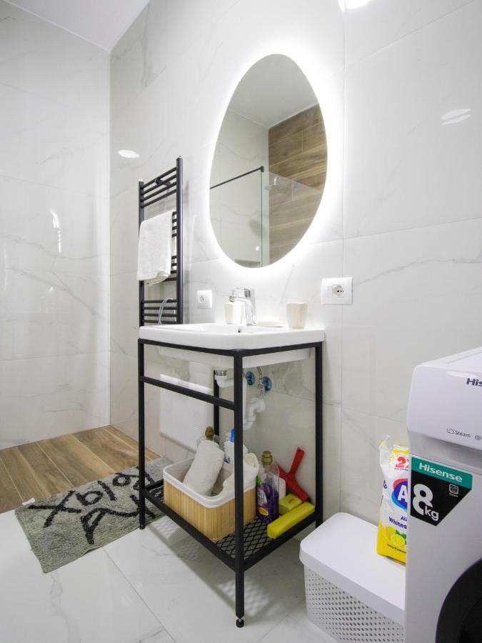 Luxury Rooftop 23 Bed & Breakfast ติรานา ภายนอก รูปภาพ