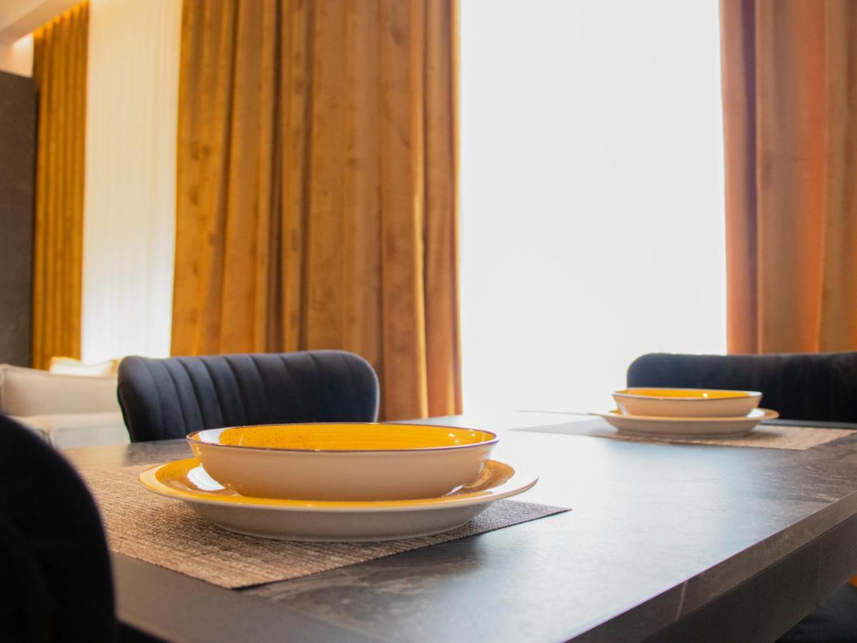 Luxury Rooftop 23 Bed & Breakfast ติรานา ภายนอก รูปภาพ