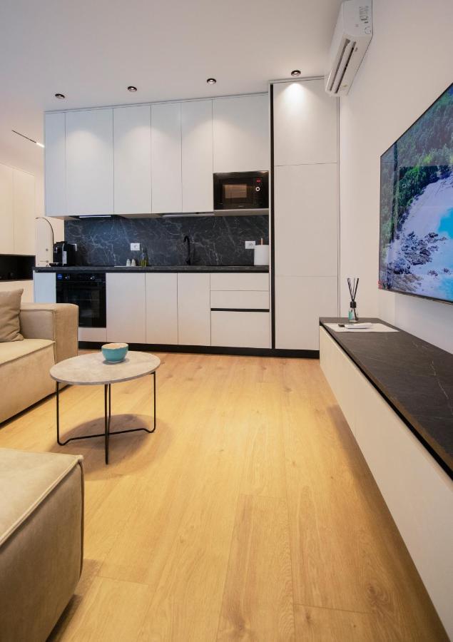 Luxury Rooftop 23 Bed & Breakfast ติรานา ภายนอก รูปภาพ