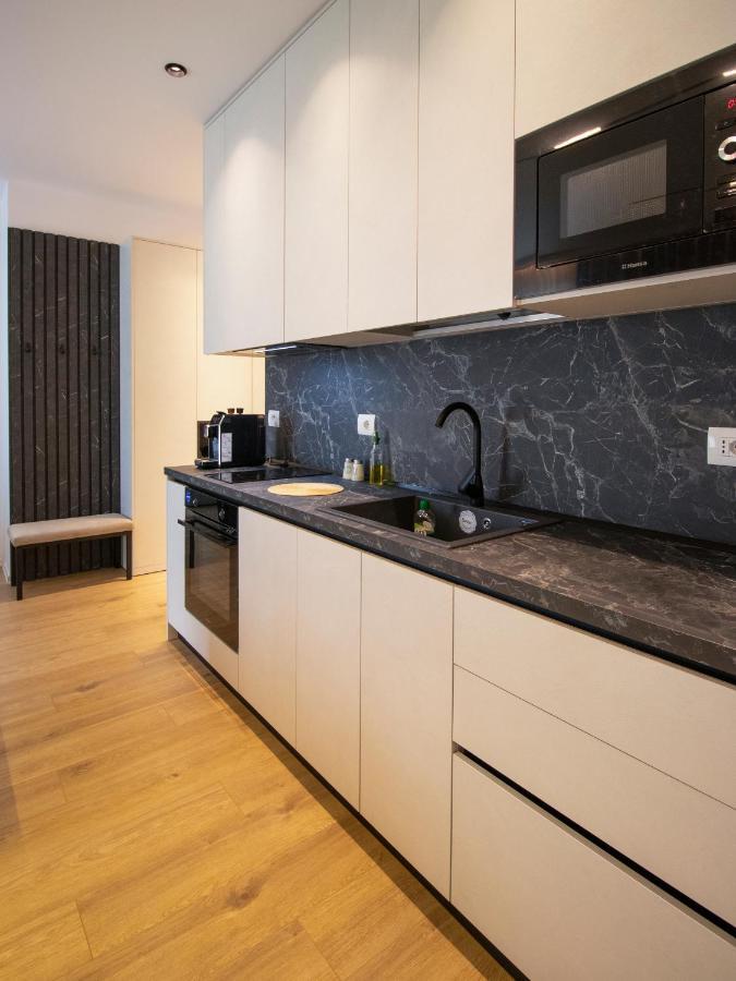 Luxury Rooftop 23 Bed & Breakfast ติรานา ภายนอก รูปภาพ